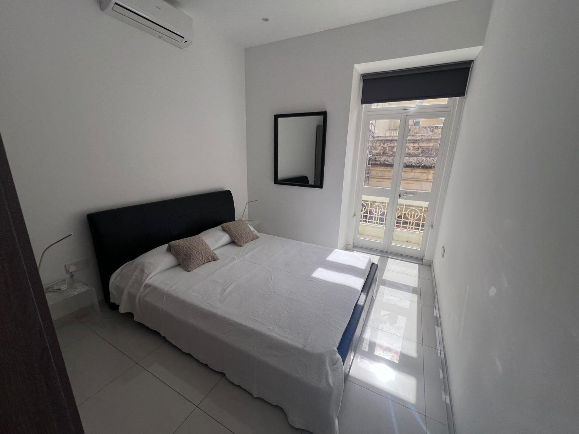 Sunny One Bedroom Apartment In Old Bakery Street Valletta Exterior foto